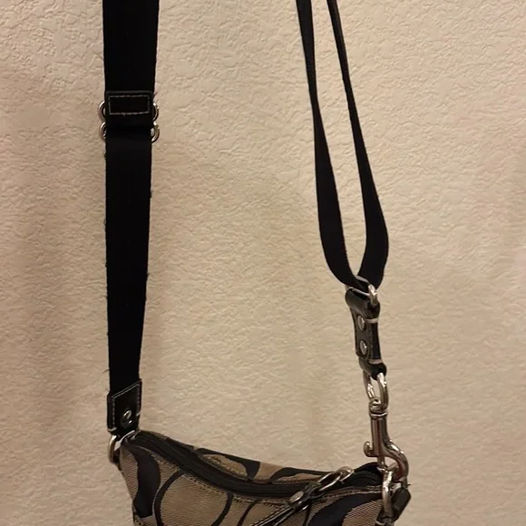 Coach, please check all picture of condition - Picture 12 of 17